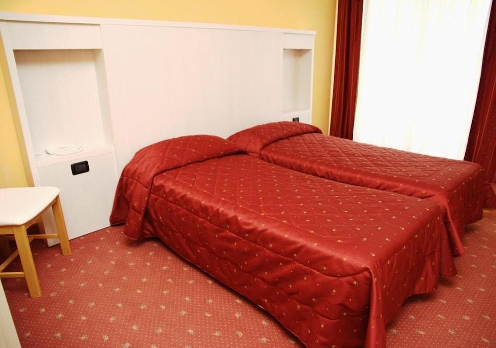Hotel Bavaria レーヴィコ・テルメ エクステリア 写真