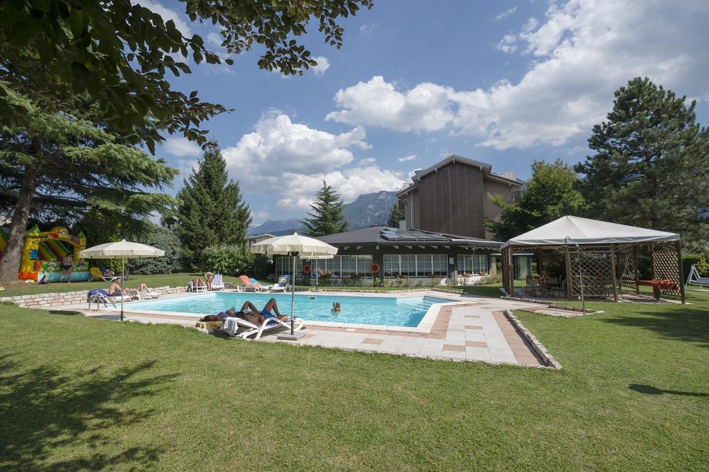 Hotel Bavaria レーヴィコ・テルメ エクステリア 写真