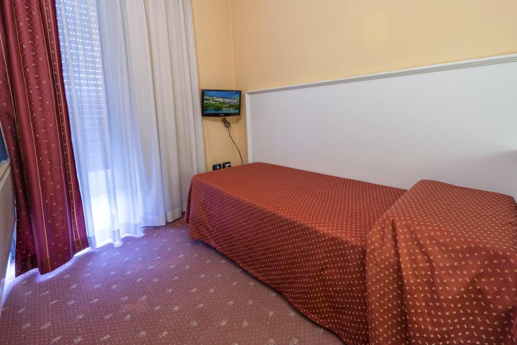 Hotel Bavaria レーヴィコ・テルメ エクステリア 写真