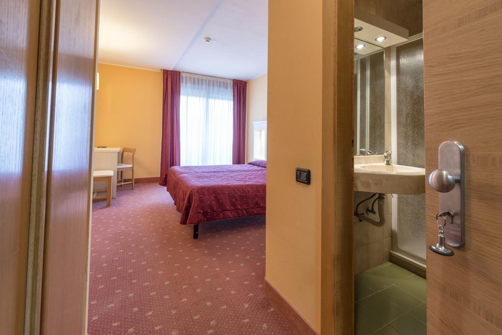 Hotel Bavaria レーヴィコ・テルメ エクステリア 写真