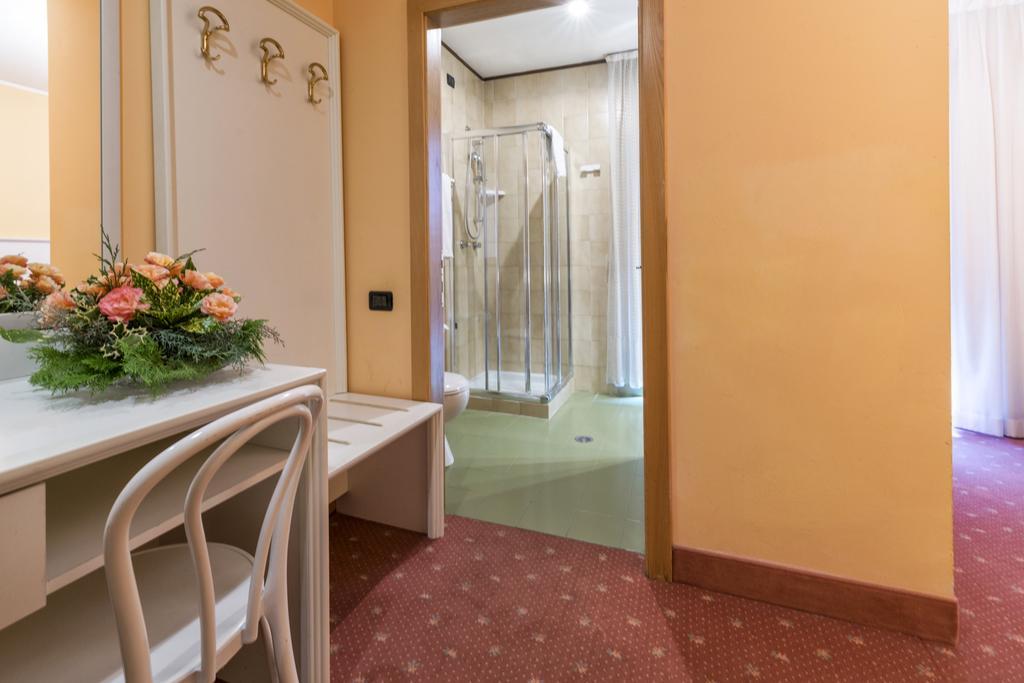 Hotel Bavaria レーヴィコ・テルメ エクステリア 写真