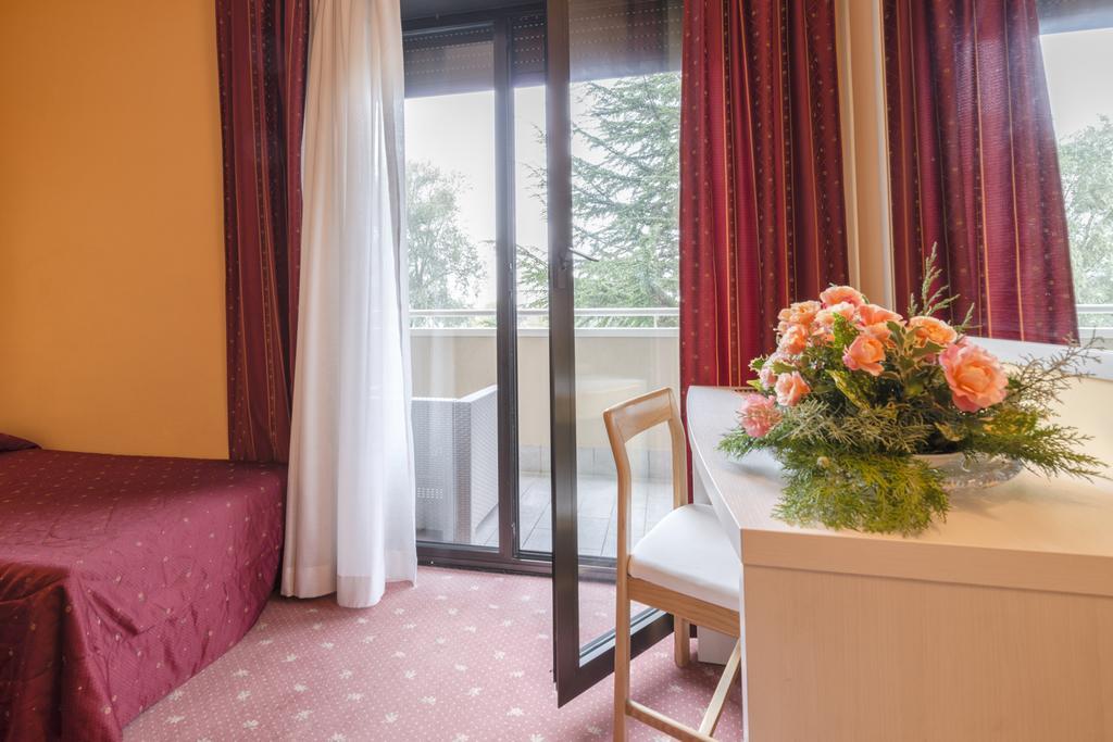 Hotel Bavaria レーヴィコ・テルメ エクステリア 写真